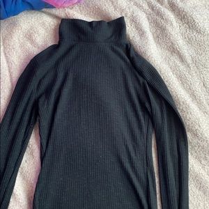 ABERCROMBIE AND FITCH TURTLENECK